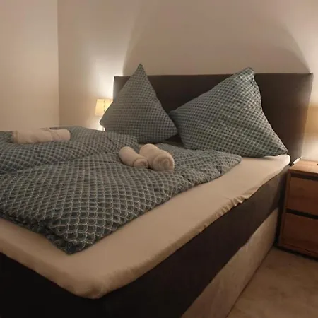 Seenland Getaway - Haus Am Berg Appartement *