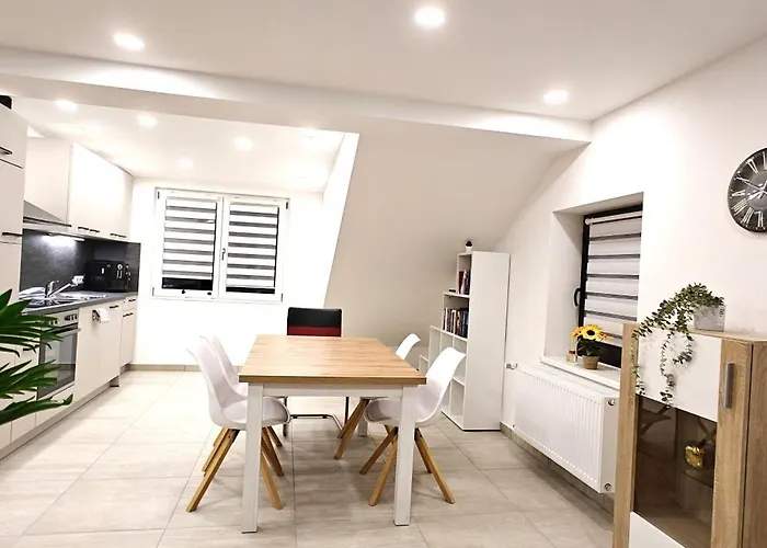 Daire Seenland Getaway - Haus Am Berg *